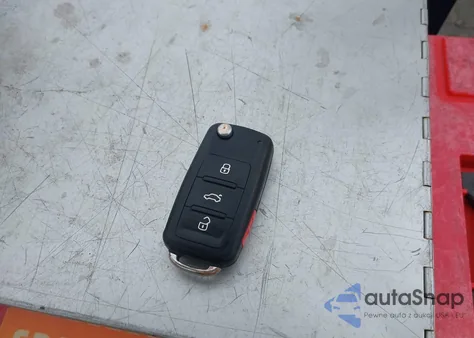 2013 Volkswagen Jetta Hybrid Sel z USA, uszkodzony, nr VIN 3VW637AJ1DM277628